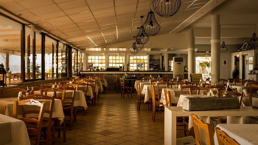 TavernLoutraki 02